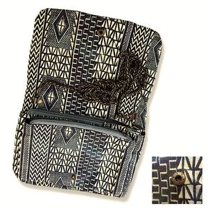 Crossbody Purse Bag • Chain Metal Strap - IPhone fits in all three pockets • Zip